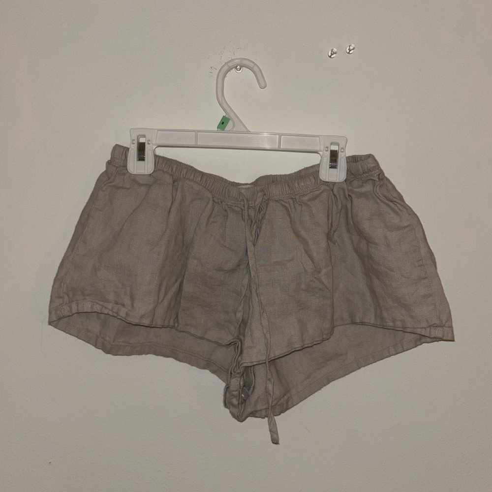 BRANDY MELVILLE tan mini shorts